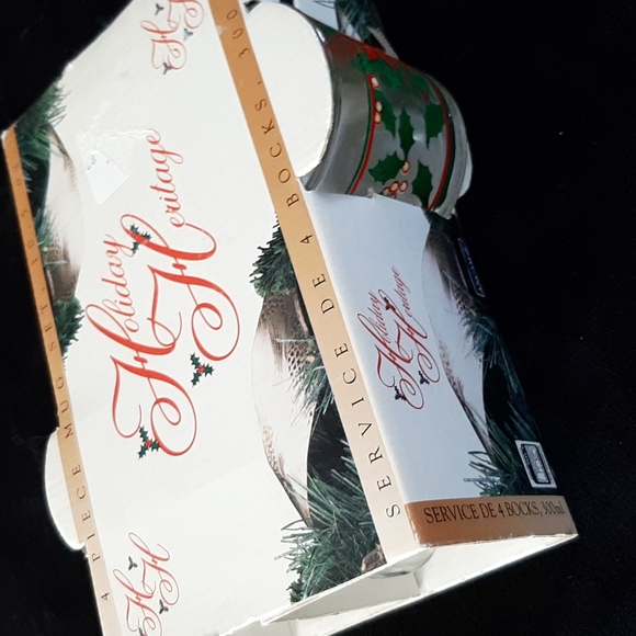 Vintage  holiday mug set never opened - Picture 1 of 4